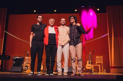 caetano veloso, com os filhos Zeca (E),  Moreno e Tom