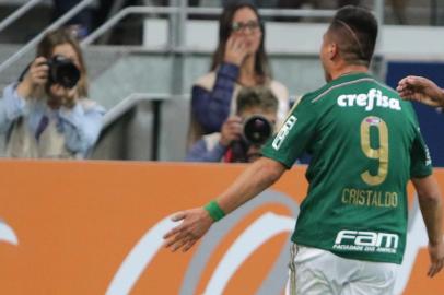 SP - BRASILEIRÃO/PALMEIRAS X SÃO PAULO - ESPORTES -  Cristaldo, do Palmeiras, comemora após marcar o quarto gol da equipe na partida contra o   São Paulo, válida pela nona rodada do Campeonato Brasileiro, no Allianz Parque, na   capital paulista, neste domingo.   28/06/2015 - Foto: REGINALDO CASTRO/ESTADÃO CONTEÚDO