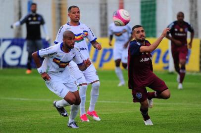  VERANÓPOLIS, RS, BRASIL, 22/12/2017. Veranópolis x Caxias, jogo amistoso em preparação ao Campeonato Gaúcho 2018, realizado no estádio Antônio David Farina. (Porthus Junior/Agência RBS)