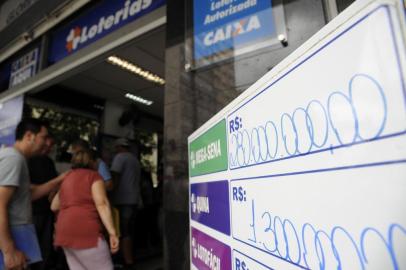  CAXIAS DO SUL, RS, BRASIL, 29/12/017 - Último dia para quem quer ser milionário tentar a sorte na mega sena da virada, que projeta prêmio de 280 milhões. (Marcelo Casagrande/Agência RBS)