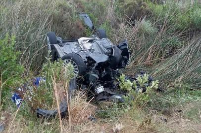  Acidente entre táxi de Porto Alegre e carro deixa 7 mortos em Santa Vitória do Palmar, na BR-471.