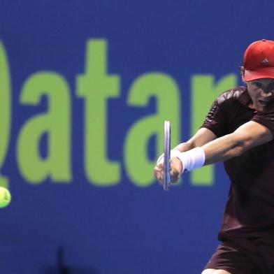 Tomas Berdych of the Czech Republic returns the ball to Jan-Lennard Struff of Germany during the first round of the ATP Qatar Open tennis competition in Doha on January 2, 2018.  / AFP PHOTO / KARIM JAAFAR