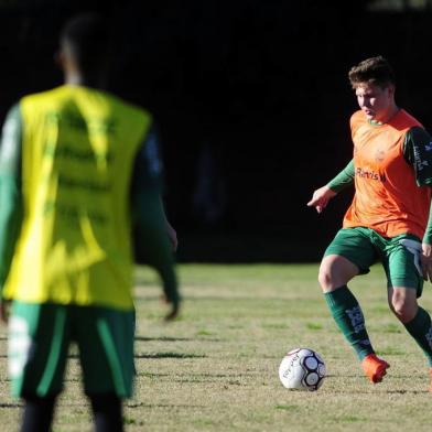  FARROUPILHA, RS, BRASIL, 22/08/2017 - Esporte Clube Juventude treina no estádio das castanheiras, em Farroupilha. (Marcelo Casagrande/Agência RBS)