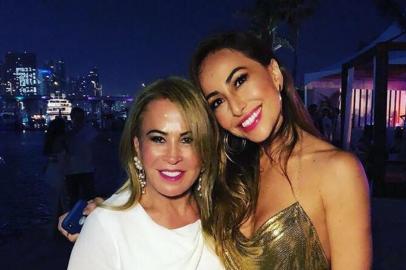 Zilú Camargo e Sabrina Sato passam o réveillon em Miami.