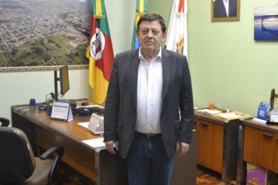 Ivo de Lima Ferreira, prefeito de Camaquã, pode ser cassado pela Câmara. 