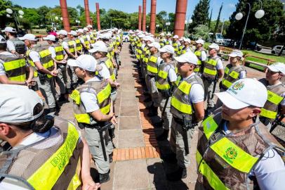  PORTO ALEGRE, RS, BRASIL, 03/01/2018 :  formatura de soldados que reforçarão seis batalhões da Capital. Na praça Itália com a presença do secretário de Segurança Pública do Rio Grande do Sul Cezar Schirmer.  (Omar Freitas/Agência RBS)Indexador: Omar Freitas