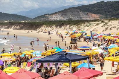  Florianopolis, SC, Brasil, 22.12.2017:Praia da Joaquina. (Foto: Diorgenes Pandini/Diário Catarinense)Indexador: Diorgenes Pandini