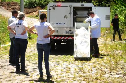  CAXIAS DO SUL, RS, BRASIL, 04/01/2018. Homicídio em loteamento na Linha 30 vitimou mulher não identificada. (Diogo Sallaberry/Agência RBS)