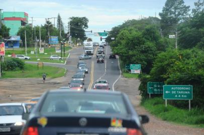  VIAMÃO, RS, BRASIL,  03-12-2017. ZH faz reportagem sobre a situação da RS-040. Na foto: entroncamento RS 118 (LAURO ALVES/AGÊNCIA RBS)