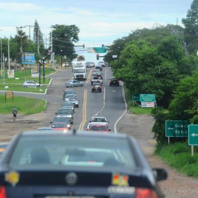  VIAMÃO, RS, BRASIL,  03-12-2017. ZH faz reportagem sobre a situação da RS-040. Na foto: entroncamento RS 118 (LAURO ALVES/AGÊNCIA RBS)