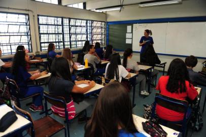  Caxias do sul, RS, Brasil (03/01/2017). Greve dos Professores. Escolas recuperam aulas em janeiro. NA FOTO, a professora Suelen Montemezzo, aula de Ed. Física,  da escola Evaristo De Antoni, bairro São José. (Roni Rigon/Pioneiro).