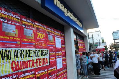  CAXIAS DO SUL, RS, BRASIL (05/01/2018). Magazine Luiza promove a tradicional Liquidação Fantástica.   (Roni Rigon/Pioneiro).