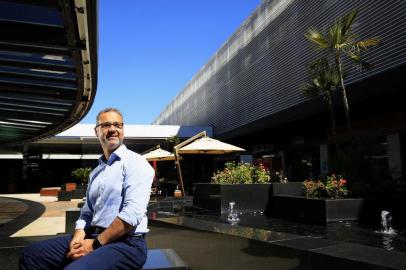  PORTO ALEGRE, RS, BRASIL, 04-01-2018: O diretor do Fundo de Investimento Imobiliário Phorbis, Mathias Kisslinger Rodrigues, no Viva Open Mall. O centro comercial localizado na zona norte deverá ser ampliado. (Foto: Mateus Bruxel / Agência RBS)