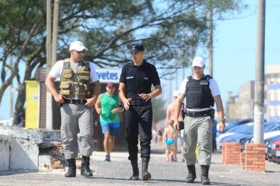  TRAMANDAÍ, RS, BRASIL, 05-01-2017. Policial Argentino que trabalhará junto com a Brigada Militar. (LAURO ALVES/AGÊNCIA RBS)