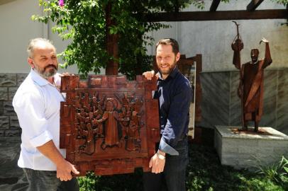  CAXIAS DO SUL, RS, BRASIL, 03/01/2018. Idealizada pelo padre Leonardo Inácio Pereira e desenvolvida pelo artista plástico Rogério Baierle, a Via Lucis da igreja de São Pelegrino deve ser inaugurada no próximo período de Páscoa. São 14 quadros em ferro, que retratam o mistério da ressurreição de Cristo. (Diogo Sallaberry/Agência RBS)