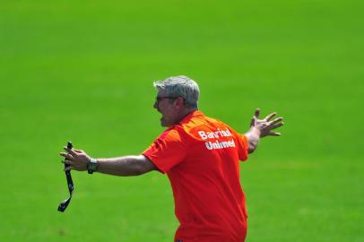 PORTO ALEGRE, RS, BRASIL, 08-11-2017. Inter treina no CT Parque Gigante e, após, o time apresentou Patrick. Na foto, o técnico Odair Hellmann. (FOTO FÉLIX ZUCCO/AGÊNCIA RBS, Editoria de Esportes)