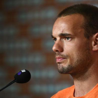  Netherlands midfielder Wesley Sneijder gives a press conference at The Flamenco Football Stadium in Rio de Janeiro on June 30, 2014, during the 2014 FIFA World Cup.   AFP PHOTO / YASUYOSHI CHIBAEditoria: SPOLocal: Rio de JaneiroIndexador: YASUYOSHI CHIBASecao: sports eventFonte: AFPFotógrafo: STF