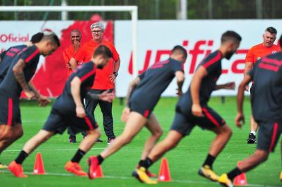  PORTO ALEGRE, RS, BRASIL, 03-01-2017: Primeiro treino do Inter no CT Parque Gigante na temporada, marcado pelo retorno do zagueiro Paulão. (FOTO FÉLIX ZUCCO/AGÊNCIA RBS, Editoria de Esportes).Na foto, o Técnico Odair Hellmann.