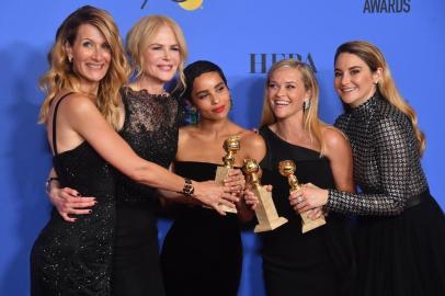 (L-R) Actresses Laura Dern, Nicole Kidman, Zoe Kravitz, Reese Witherspoon and Shailene Woodley pose with the Best Television Limited Series or Motion Picture Made for Television throphy for Big Little Liesduring the 75th Golden Globe Awards on January 7, 2018, in Beverly Hills, California. / AFP PHOTO / Frederic J. BROWN