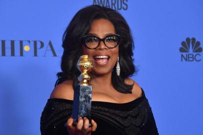 Actress and TV talk show host Oprah Winfrey poses with the Cecil B. DeMille Award during the 75th Golden Globe Awards on January 7, 2018, in Beverly Hills, California. / AFP PHOTO / Frederic J. BROWN