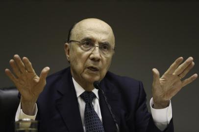  Brasília - O ministro da Fazenda, Henrique Meirelles,em entrevista coletiva sobre a flexibilização da regra de ouro (Fabio Rodrigues Pozzebom/Agência Brasil)