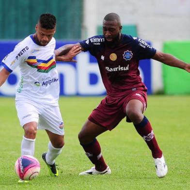  VERANÓPOLIS, RS, BRASIL, 22/12/2017. Veranópolis x Caxias, jogo amistoso em preparação ao Campeonato Gaúcho 2018, realizado no estádio Antônio David Farina. (Porthus Junior/Agência RBS)