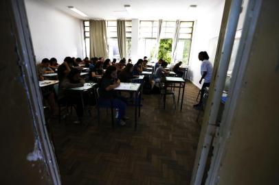  PORTO ALEGRE, RS, BRASIL, 08-01-2018: Candidatos no dia de redação do vestibular da UFRGS, no Colégio Estadual Júlio de Castilhos (Julinho) (FOTO FÉLIX ZUCCO/AGÊNCIA RBS, Editoria SuaVida).