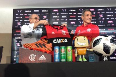 Carpegiani sendo apresentado no Flamengo