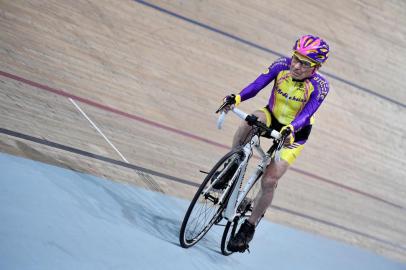 (FILES) This file photo taken on January 05, 2017 shows French centenarian cyclist Robert Marchand posing during a photo session in Paris, a day after he set a new one-hour cycling record for his age, although he was already in a class of his own. French centenarian Robert Marchand retires at the age of 106, a year after having established one-hour cycling record, according to a friend who visits him almost daily, on January 9, 2018. / AFP PHOTO / PHILIPPE LOPEZ