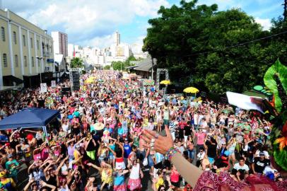  CAXIAS DO SUL, RS, BRASIL, 07/02/2016 - Carnaval do Bloco da Velha 2016.Indexador: JONAS RAMOS                     