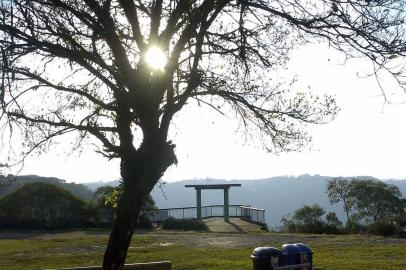 *** Mirante Gelain2 - Xu ***Mirante Gelain, no interior de Flores da Cunha, conta agora com bar aberto nos finais de semana para atender os visitantes.