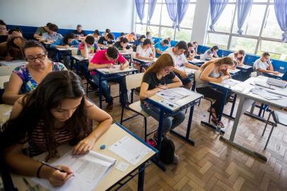  PORTO ALEGRE, RS, BRASIL, 10/01/2018 : Último dia do Vestibular da UFRGS.  Colégio Parobé (Omar Freitas/Agência RBS)Indexador: Omar Freitas