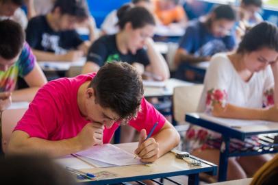  PORTO ALEGRE, RS, BRASIL, 10/01/2018 : Último dia do Vestibular da UFRGS.  Colégio Parobé (Omar Freitas/Agência RBS)Indexador: Omar Freitas