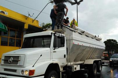 Receita Federal apreende uma tonelada de maconha em Portão