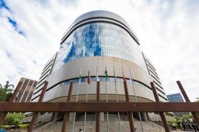  PORTO ALEGRE, RS, BRASIL, 10/01/2018  : Prédio do Tribunal Regional Federal da 4ª Região. (Omar Freitas/Agência RBS)Indexador: Omar Freitas