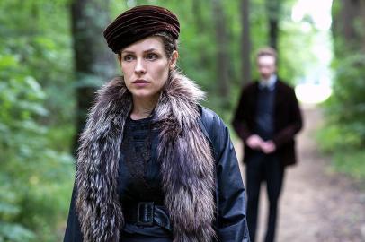 Katharina Lorenz como a intelectual russa Lou Andreas-Salomé, no filme Lou, biografia da escritora dirigida por Cordula Kablitz-Post