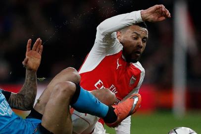  Barcelonas Brazilian defender Dani Alves (L) reacts as he vies with Arsenals French midfielder Francis Coquelin during the UEFA Champions League round of 16 1st leg football match between Arsenal and Barcelona at the Emirates Stadium in London on February 23, 2016. ADRIAN DENNIS / AFP