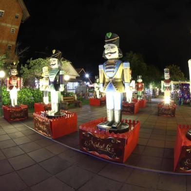  GRAMADO, RS, BRASIL, 18/12/2017. 32º Natal Luz de Gramado - Decoração natalina na cidade. (Cleiton Thiele/Divulgação)Indexador: CLEITON THIELE