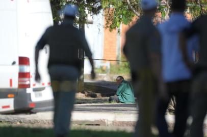  PORTO ALEGRE, RS, BRASIL, 11/01/2018 - Assalto a carro forte resulta em refém preso a uma bomba. (FOTOGRAFO: ANDRÉ ÁVILA / AGENCIA RBS)