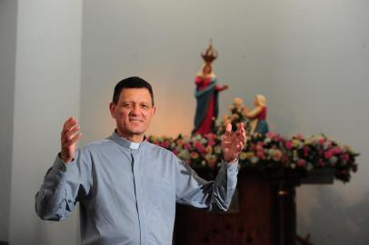  FARROUPILHA, RS, BRASIL, 11/01/2018. Padre Jailton de Oliveira Lino, da Congregação Pobres Servos. Ele será ordenado Bispo, no próximo sábado (13/01), no Santuário de Nossa Senhora de Caravaggio.  (Porthus Junior/Agência RBS)