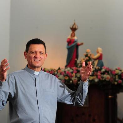  FARROUPILHA, RS, BRASIL, 11/01/2018. Padre Jailton de Oliveira Lino, da Congregação Pobres Servos. Ele será ordenado Bispo, no próximo sábado (13/01), no Santuário de Nossa Senhora de Caravaggio.  (Porthus Junior/Agência RBS)