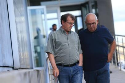  PORTO ALEGRE, RS, BRASIL - 2018.01.10 - Ex-Presidente de futebol do Grêmio, Odorico Roman, saindo do ct do clube acompanhado do presidente, Romildo Bolzan Jr. (Foto: ANDRÉ ÁVILA/ Agência RBS)