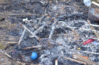 Índios colocaram fogo em alimentos e materiais doados em Flores da Cunha