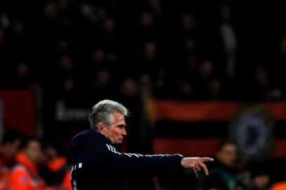 Bayern Munichs German head coach Jupp Heynckes gestures from the sidelines during the German First division Bundesliga football match Bayer Leverkusen vs FC Bayern Munich on January 12, 2018 in Leverkusen, western Germany. / AFP PHOTO / SASCHA SCHUERMANN / RESTRICTIONS: DURING MATCH TIME: DFL RULES TO LIMIT THE ONLINE USAGE TO 15 PICTURES PER MATCH AND FORBID IMAGE SEQUENCES TO SIMULATE VIDEO. == RESTRICTED TO EDITORIAL USE == FOR FURTHER QUERIES PLEASE CONTACT DFL DIRECTLY AT + 49 69 650050