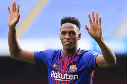 Barcelona's new Colombian defender Yerry Mina holds a press conference in Barcelona on January 13, 2018. / AFP PHOTO / Pau Barrena