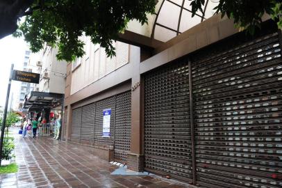  CAXIAS DO SUL, RS, BRASIL, 11/01/2018 - Fachada do Shopping Triches. NA FOTO: entrada pela rua Os 18 do Forte. (Roni Rigon/Agência RBS)