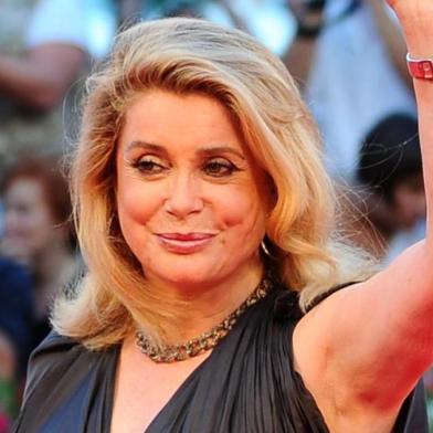 Catherine Deneuve assina carta contra puritanismo e onda de protesto contra assédio. Revista Versar