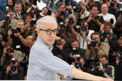  US director Woody Allen poses on May 11, 2016 during a photocall for the film "Cafe Society" ahead of the opening of the 69th Cannes Film Festival, southern France. / AFP PHOTO / Valery HACHEEditoria: ACELocal: CannesIndexador: VALERY HACHESecao: film festivalFonte: AFPFotógrafo: STF