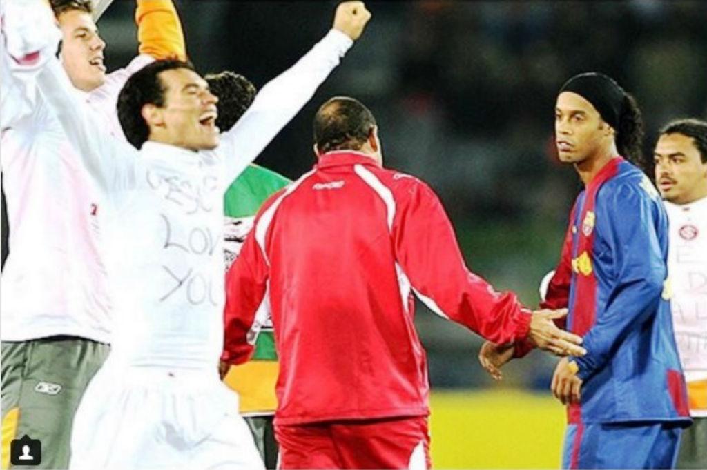 Jogador mais forte do mundo posta foto no Instagram tentando superar  Ronaldinho Gaúcho – Vírgula