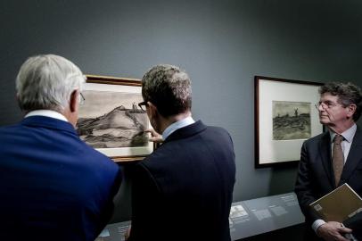  Dutch businessman John Fentener van Vlissingen (L) and the director of the Van Gogh Museum Axel Ruger (C), unveil a new drawing attributed to Van Gogh, entitled The hill of Montmartre with quarries (L) (De heuvel van Montmartre met steengroeve) and The hill of Montmartre (De heuvel van Montmartre), both dating from 1886, at the Singer Museum in Laren, on January 16, 2018.Called The hill of Montmartre with quarries, Van Goghs monochrome drawing dates from 1886 when the Dutch master lived in Antwerp and Paris where he worked at the studio of leading French historical painter Fernand Cormon. For many years Montmartre with quarries sat unnoticed in a private collection until it was brought to the Van Gogh Museum in 2013 for authentication, the Amsterdam-based Van Goghs senior researcher said. / AFP PHOTO / ANP / Robin van Lonkhuijsen / Netherlands OUTEditoria: ACELocal: LarenIndexador: ROBIN VAN LONKHUIJSENSecao: library and museumFonte: ANPFotógrafo: STR